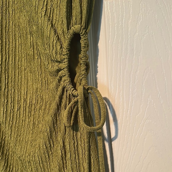 Green Sleeveless Dress‎ - Picture 2 of 5